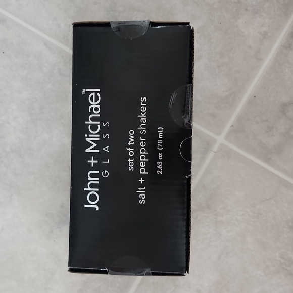 𝅺JOHN michael glass salt & pepper shakers set of 2 - Picture 3 of 5